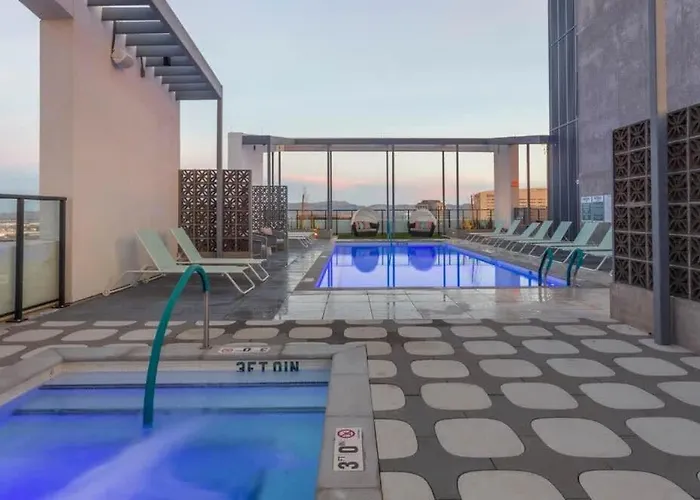 Boulevard Modern Highrise Stu Sky Pool Parking Gym 08 *