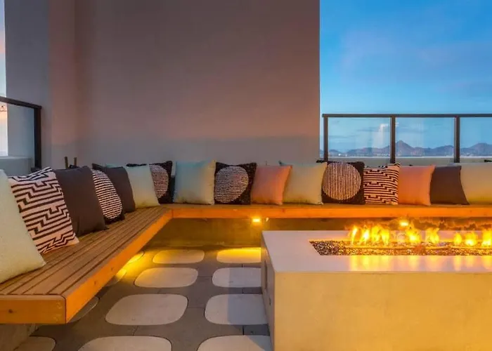 Boulevard Modern Highrise Stu Sky Pool Parking Gym 08 Apartment