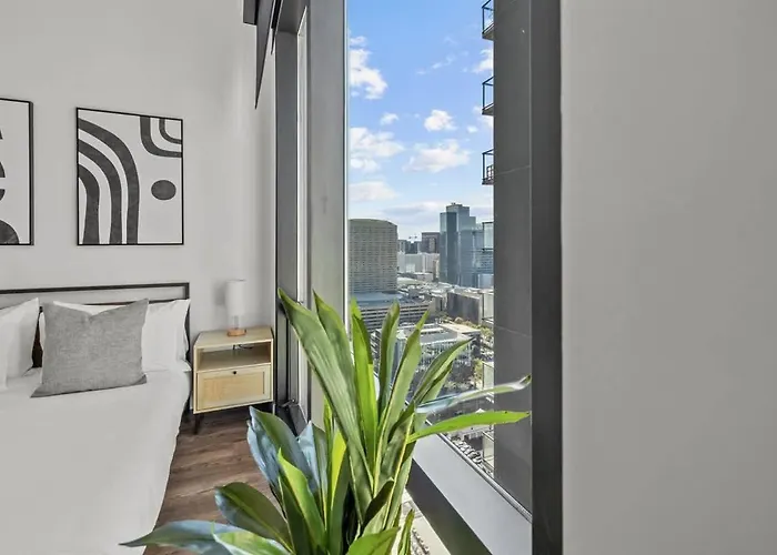 Boulevard Modern Highrise Stu Sky Pool Parking Gym 08 Apartment