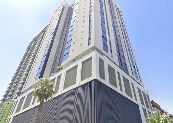 Boulevard Modern Highrise Stu Sky Pool Parking Gym 08 Apartment